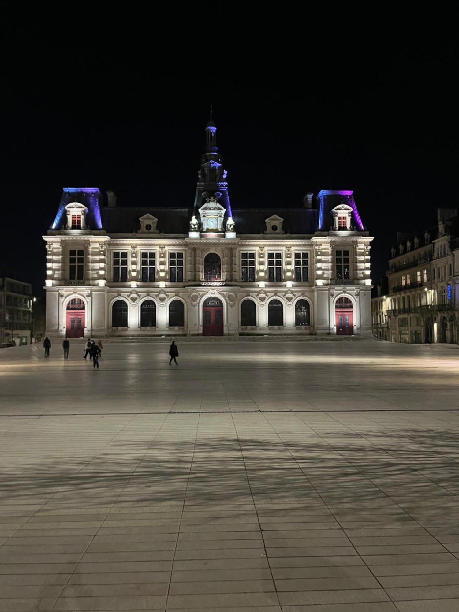 Le Cosy Du Marche Notre-Dame Apartment Poitiers Exterior photo
